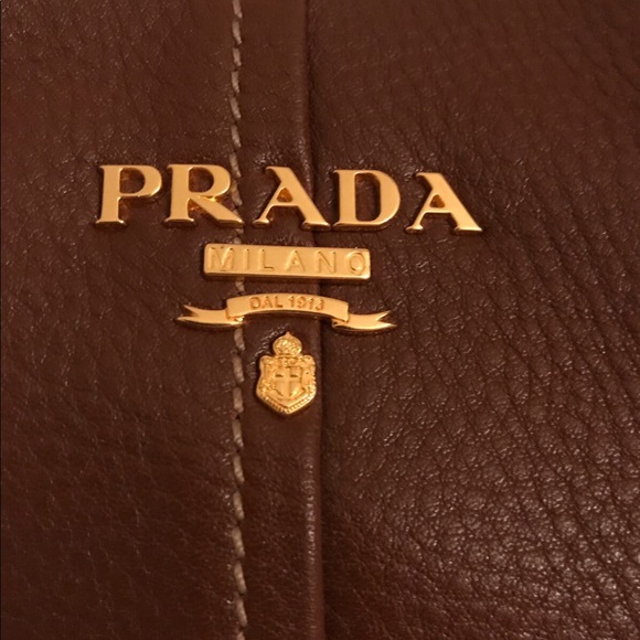 💯 Authentic Prada Leather Handbag - Picture 3 of 6